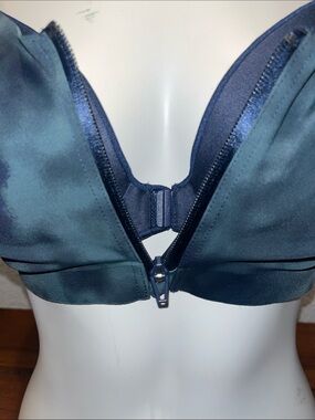 Front-Zip Wireless Sports Bra in Dark Teal Cloud Print 34DD